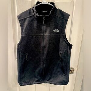North Face - Men’s black vest - Size Large Black